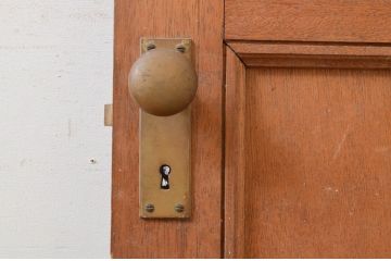 アンティーク建具　ラワン材　レトロな佇まいが魅力的なドア1枚(木製扉)(R-072542)