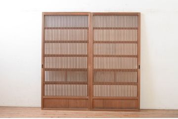 アンティーク建具　風情のある佇まいが魅力的な裏障子付き格子戸2枚セット(引き戸、障子戸、ガラス帯戸)(R-072556)