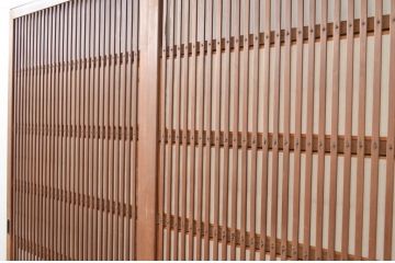 アンティーク建具　風情のある佇まいが魅力的な裏障子付き格子戸2枚セット(引き戸、障子戸、ガラス帯戸)(R-072556)
