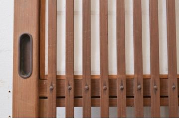 アンティーク建具　風情のある佇まいが魅力的な裏障子付き格子戸2枚セット(引き戸、障子戸、ガラス帯戸)(R-072556)