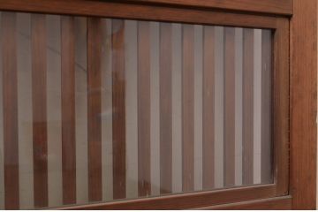 アンティーク建具　風情のある佇まいが魅力的な裏障子付き格子戸2枚セット(引き戸、障子戸、ガラス帯戸)(R-072556)