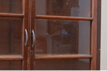 和製アンティーク　両開き戸　レトロな雰囲気溢れるシンプルな収納棚(ガラスケース、キャビネット、食器棚、飾り棚、戸棚、本棚、本箱)(R-072563)