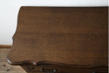 ヨーロッパビンテージ　ルーマニア製　オーク材の温かみある木肌に施されたカービングと猫脚が魅力のサイドチェスト(引き出し、ヴィンテージ)(R-072566)