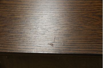 ヨーロッパビンテージ　ルーマニア製　オーク材の温かみある木肌に施されたカービングと猫脚が魅力のサイドチェスト(引き出し、ヴィンテージ)(R-072566)