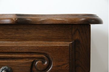 ヨーロッパビンテージ　ルーマニア製　オーク材の温かみある木肌に施されたカービングと猫脚が魅力のサイドチェスト(引き出し、ヴィンテージ)(R-072566)