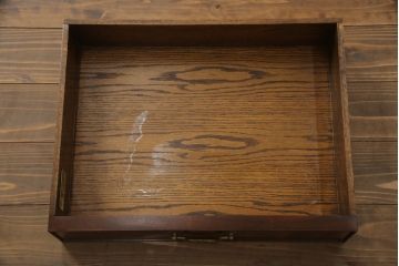 中古　アメリカ高級輸入家具　IDC大塚家具取り扱い　Scarborough House(スカボローファインファニチャー)　クラシカルなデザインが魅力の縦型キャビネット(ショーケース、ガラスケース、キュリオケース、飾り棚、ディスプレイ棚、店舗什器)(定価約70万円)(R-072568)
