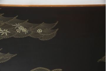 中古　美品!!　輪島塗り　玉水刻　上品な佇まいが魅力的のガラス天板付き座卓(ローテーブル、センターテーブル、リビングテーブル)(R-072571)