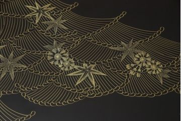 中古　美品!!　輪島塗り　玉水刻　上品な佇まいが魅力的のガラス天板付き座卓(ローテーブル、センターテーブル、リビングテーブル)(R-072571)