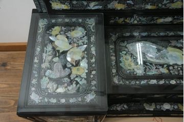 中古　高級品　特大!!　韓国　螺鈿細工　煌びやかで凝った意匠が目を引くドレッサー(鏡台、化粧台、ミラー)(定価約80万円)(R-072574)