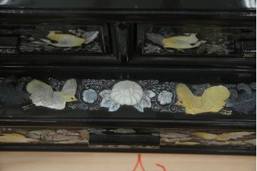 中古　高級品　特大!!　韓国　螺鈿細工　煌びやかで凝った意匠が目を引くドレッサー(鏡台、化粧台、ミラー)(定価約80万円)(R-072574)