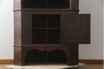 中古　民芸家具　松本民芸家具　落ち着きのある洗練された佇まいが魅力のB型隅棚(コーナーキャビネット、収納棚、飾り棚)(定価約58万円)(R-072575)