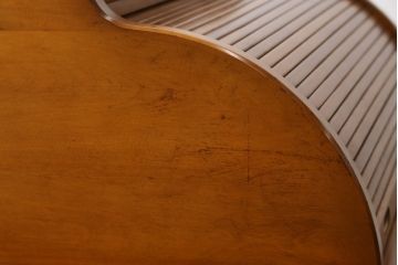 中古　横浜クラシック家具　ダニエル(Daniel)　希少モデル　艶のある木肌と品のある佇まいが美しいロールトップデスク(ライティングビューロー、簿記机、ワークデスク、引き出し、在宅ワーク、在宅用、蛇腹)(R-072576)