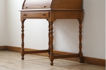 中古　横浜クラシック家具　ダニエル(Daniel)　希少モデル　艶のある木肌と品のある佇まいが美しいロールトップデスク(ライティングビューロー、簿記机、ワークデスク、引き出し、在宅ワーク、在宅用、蛇腹)(R-072576)