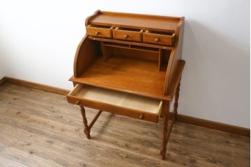 中古　横浜クラシック家具　ダニエル(Daniel)　希少モデル　艶のある木肌と品のある佇まいが美しいロールトップデスク(ライティングビューロー、簿記机、ワークデスク、引き出し、在宅ワーク、在宅用、蛇腹)(R-072576)