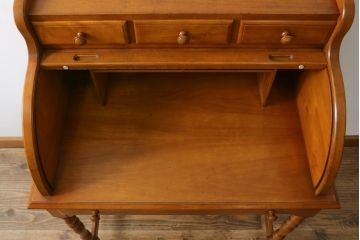 中古　横浜クラシック家具　ダニエル(Daniel)　希少モデル　艶のある木肌と品のある佇まいが美しいロールトップデスク(ライティングビューロー、簿記机、ワークデスク、引き出し、在宅ワーク、在宅用、蛇腹)(R-072576)