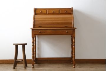 中古　横浜クラシック家具　ダニエル(Daniel)　希少モデル　艶のある木肌と品のある佇まいが美しいロールトップデスク(ライティングビューロー、簿記机、ワークデスク、引き出し、在宅ワーク、在宅用、蛇腹)(R-072576)