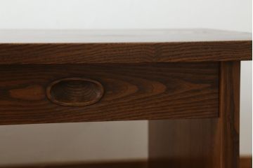 中古　高級品!!　指物家具　タモ材　漆塗り　凛とした佇まいと杢目が美しい文机(ローテーブル、座机、作業台、ワークデスク、在宅用、在宅ワーク用)(R-072578)