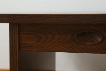 中古　高級品!!　指物家具　タモ材　漆塗り　凛とした佇まいと杢目が美しい文机(ローテーブル、座机、作業台、ワークデスク、在宅用、在宅ワーク用)(R-072578)