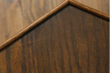 中古　美品　栗材　右三つ巴紋　和のお部屋のアクセントにおすすめの家紋入り八角膳(ローテーブル、飾り台、花台、香炉台)(R-072579)