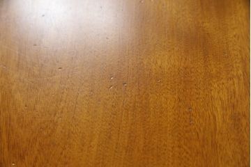 中古　横浜クラシック家具　ダニエル(Daniel)　　レオナ (Leona)　A-317　温かみのある色合いが魅力の丸テーブル(ローテーブル、ラウンドテーブル、コーヒーテーブル、サイドテーブル)(定価約21万円)(R-072580)
