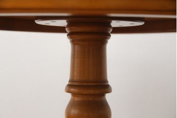 中古　横浜クラシック家具　ダニエル(Daniel)　　レオナ (Leona)　A-317　温かみのある色合いが魅力の丸テーブル(ローテーブル、ラウンドテーブル、コーヒーテーブル、サイドテーブル)(定価約21万円)(R-072580)