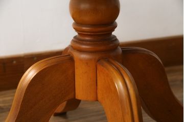 中古　横浜クラシック家具　ダニエル(Daniel)　　レオナ (Leona)　A-317　温かみのある色合いが魅力の丸テーブル(ローテーブル、ラウンドテーブル、コーヒーテーブル、サイドテーブル)(定価約21万円)(R-072580)