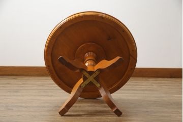 中古　横浜クラシック家具　ダニエル(Daniel)　　レオナ (Leona)　A-317　温かみのある色合いが魅力の丸テーブル(ローテーブル、ラウンドテーブル、コーヒーテーブル、サイドテーブル)(定価約21万円)(R-072580)