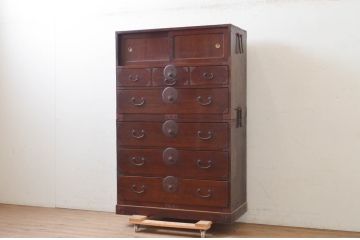 和製アンティーク　前面栗材　和の雰囲気を引き立てる漆のキレイな最上箪笥(重ね箪笥、和タンス、引き出し、衣装箪笥、収納タンス)(R-072585)