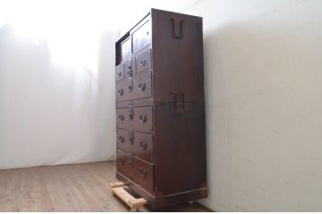 和製アンティーク　前面栗材　和の雰囲気を引き立てる漆のキレイな最上箪笥(重ね箪笥、和タンス、引き出し、衣装箪笥、収納タンス)(R-072585)