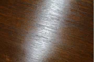 イギリスアンティーク　オーク材　凝ったデザインが目を引く小振りなサイドボード　(R-072588)