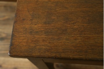 和製アンティーク　希少サイズ!!　薄型　楢(ナラ)材　ノスタルジックな雰囲気漂う片袖机　(R-072589)