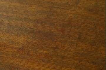 和製アンティーク　希少サイズ!!　薄型　楢(ナラ)材　ノスタルジックな雰囲気漂う片袖机　(R-072589)