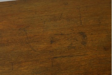 和製アンティーク　希少サイズ!!　薄型　楢(ナラ)材　ノスタルジックな雰囲気漂う片袖机　(R-072589)