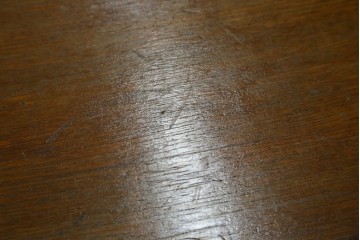 和製アンティーク　希少サイズ!!　薄型　楢(ナラ)材　ノスタルジックな雰囲気漂う片袖机　(R-072589)