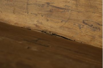 アジアンアンティーク　李朝家具　松材　存在感ある金具と深い色合いが美しい大きなトンケ(銭箱、バンダチ、半閉櫃、収納箱、時代箪笥、李朝箪笥、センターテーブル、ローテーブル、店舗什器)(R-072590)
