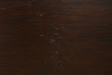 アジアンアンティーク　李朝家具　松材　存在感ある金具と深い色合いが美しい大きなトンケ(銭箱、バンダチ、半閉櫃、収納箱、時代箪笥、李朝箪笥、センターテーブル、ローテーブル、店舗什器)(R-072590)