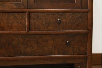 中古　指物家具　吉蔵　端正でおおらかな雰囲気漂う李朝スタイルの収納棚(小箪笥、引き出し、戸棚)(R-072591)