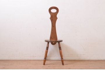 イギリスビンテージ　希少モデル　Old Charm(オールドチャーム)　背面の彫刻と個性的なデザインが素敵なスピニングチェア(スピナーズチェア、板座チェア、ダイニングチェア、椅子、イス、ヴィンテージ、英国)(R-072595)