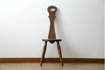 イギリスビンテージ　希少モデル　Old Charm(オールドチャーム)　背面の彫刻と個性的なデザインが素敵なスピニングチェア(スピナーズチェア、板座チェア、ダイニングチェア、椅子、イス、ヴィンテージ、英国)(R-072595)
