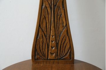イギリスビンテージ　希少モデル　Old Charm(オールドチャーム)　背面の彫刻と個性的なデザインが素敵なスピニングチェア(スピナーズチェア、板座チェア、ダイニングチェア、椅子、イス、ヴィンテージ、英国)(R-072595)