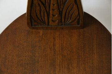 イギリスビンテージ　希少モデル　Old Charm(オールドチャーム)　背面の彫刻と個性的なデザインが素敵なスピニングチェア(スピナーズチェア、板座チェア、ダイニングチェア、椅子、イス、ヴィンテージ、英国)(R-072595)