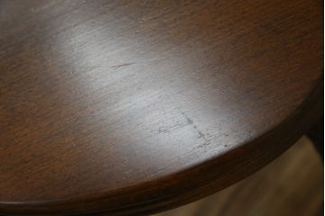 イギリスビンテージ　希少モデル　Old Charm(オールドチャーム)　背面の彫刻と個性的なデザインが素敵なスピニングチェア(スピナーズチェア、板座チェア、ダイニングチェア、椅子、イス、ヴィンテージ、英国)(R-072595)