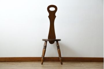 イギリスビンテージ　希少モデル　Old Charm(オールドチャーム)　背面の彫刻と個性的なデザインが素敵なスピニングチェア(スピナーズチェア、板座チェア、ダイニングチェア、椅子、イス、ヴィンテージ、英国)(R-072595)