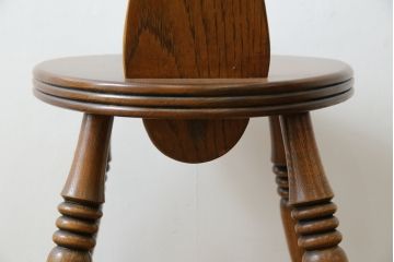 イギリスビンテージ　希少モデル　Old Charm(オールドチャーム)　背面の彫刻と個性的なデザインが素敵なスピニングチェア(スピナーズチェア、板座チェア、ダイニングチェア、椅子、イス、ヴィンテージ、英国)(R-072595)