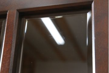 中古　北海道民芸家具　HM160K　美しい木肌とシックな佇まいが魅力的なキャビネット(食器棚、収納棚、戸棚、カップボード、飾り棚、本箱)(R-072596)