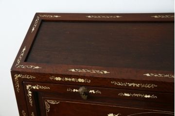 アジアンビンテージ　花梨(カリン)材　上品なデザインの象嵌入りライティングビューロー(ワークデスク、簿記机、収納棚、戸棚、在宅用、在宅ワーク用、引き出し)(R-072600)
