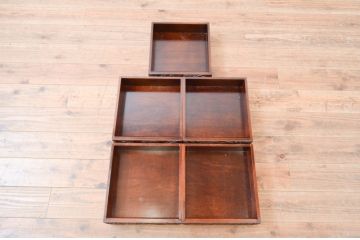 中古　日光彫り　大胆に施された花の彫りが美しい小引き出し(卓上収納、小物収納)(R-072617)