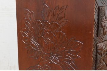 中古　日光彫り　大胆に施された花の彫りが美しい小引き出し(卓上収納、小物収納)(R-072617)