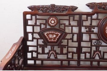 アジアンビンテージ　高級品!!　象嵌入りの凝ったデザインが魅力の唐木材製ベンチ(長椅子、長イス、花梨材、カリン材、板座チェア、3人掛けベンチ、ヴィンテージ)(R-072619)