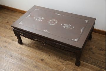 アジアンビンテージ　高級品!!　象嵌入りの凝ったデザインが魅力の唐木材製センターテーブル(リビングテーブル、ローテーブル、花梨材、カリン材、ヴィンテージ)(R-072620)